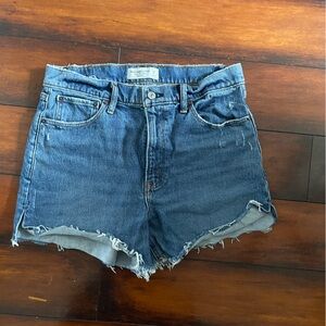 Abercrombie & Fitch High Rise 4in Mom Short